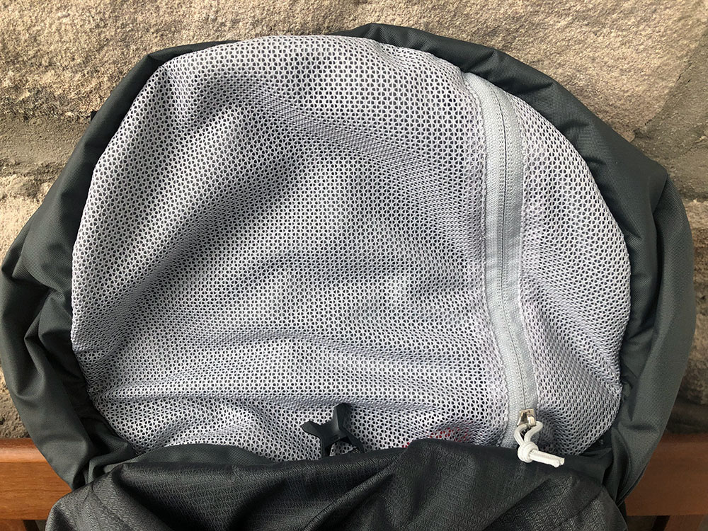 Zippered inside pocket in the rucksack lid