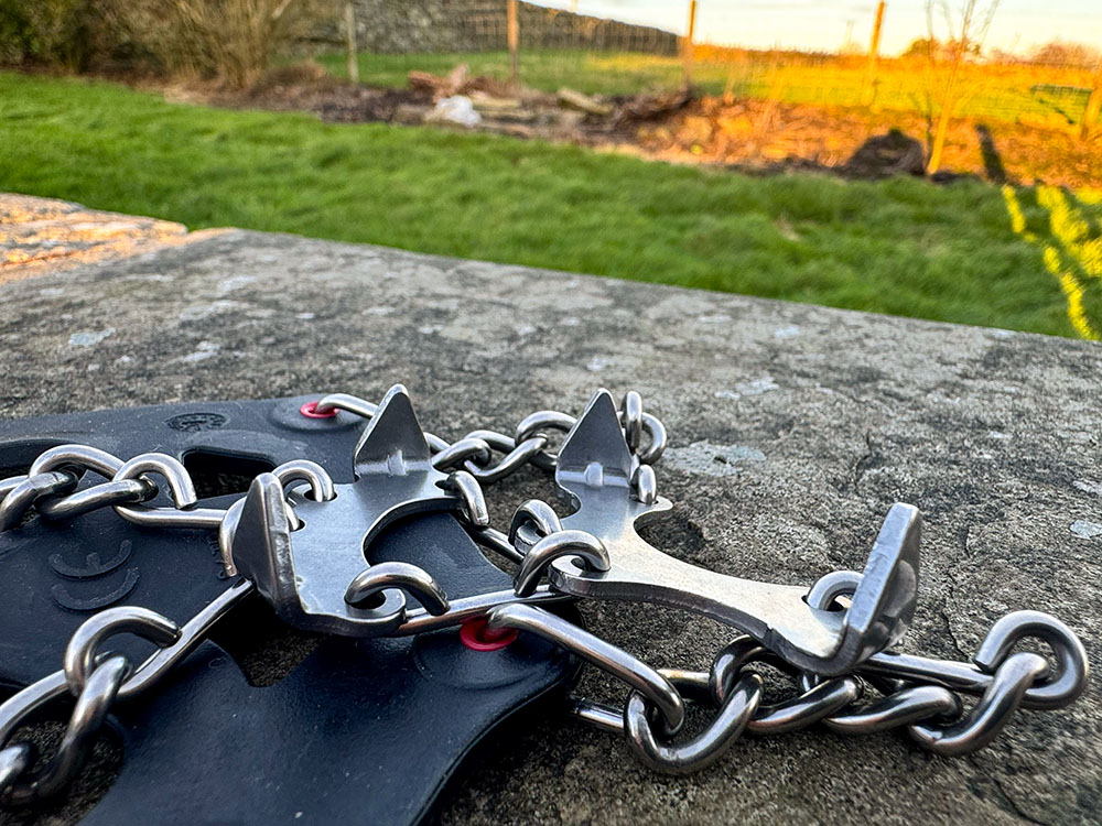 The stainless steel microspikes and chain on the Kahtoola Microspikes