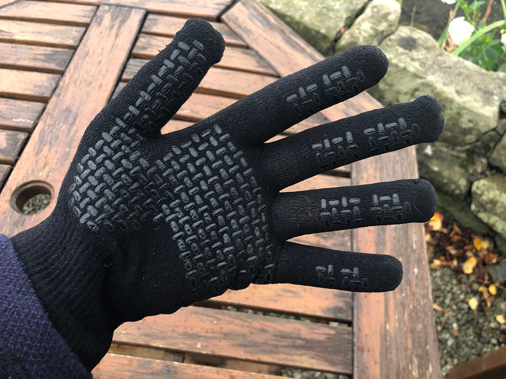 Lightweight dotted palm waterproof glove