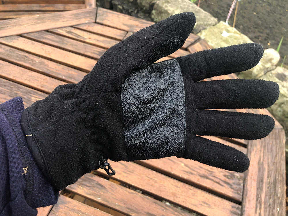 Lightweight fleece glove