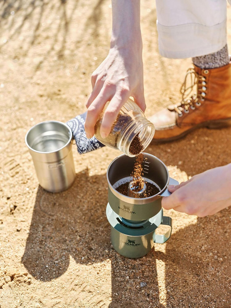 tanley Classic Perfect-Brew Pour Over - pouring in coffee