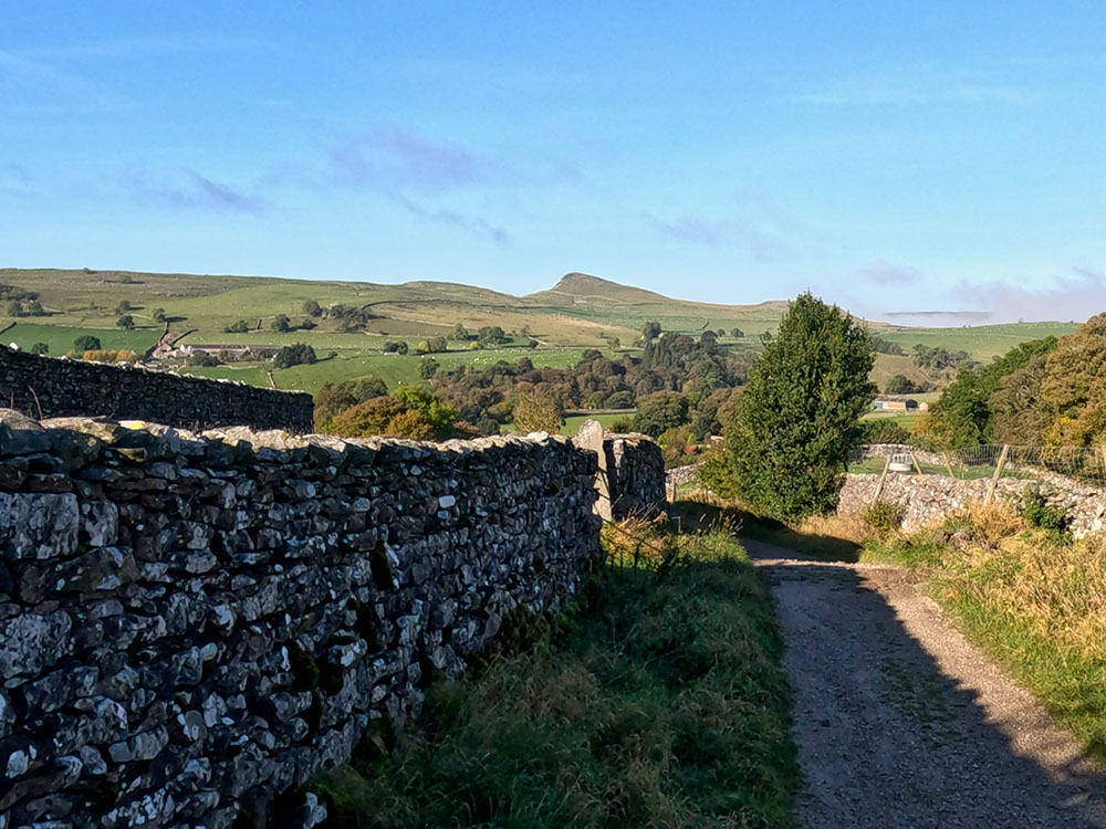Looking back down the walled lane to Smearsett Scar