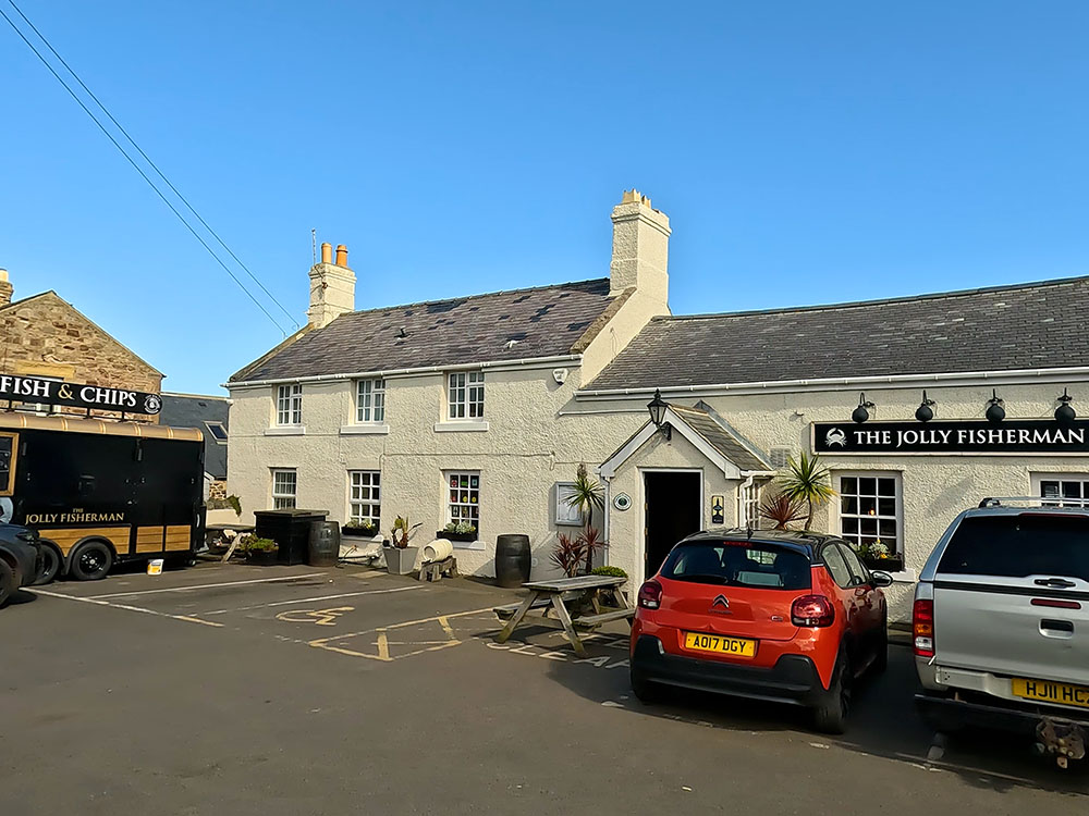 Jolly Fisherman pub in Craster