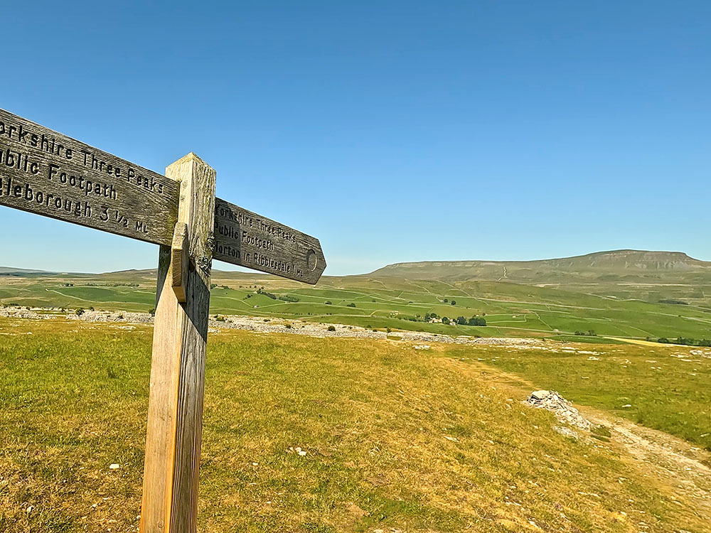 Yorkshire Three Peaks footpath sign back to Horton in Ribblesdale