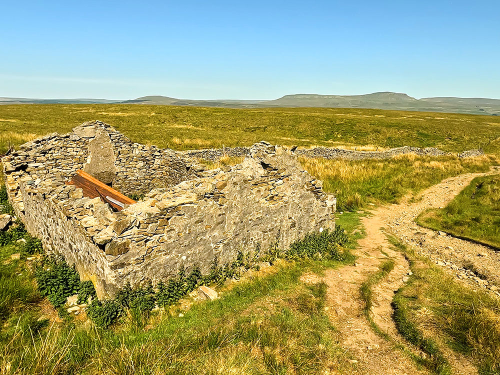 The shooting hut just beside the path before Nick Pot