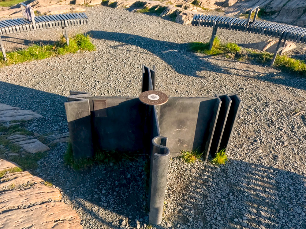 The correctly orientated Orrest Head Compass, with surrounding seat slats at one-degree increments