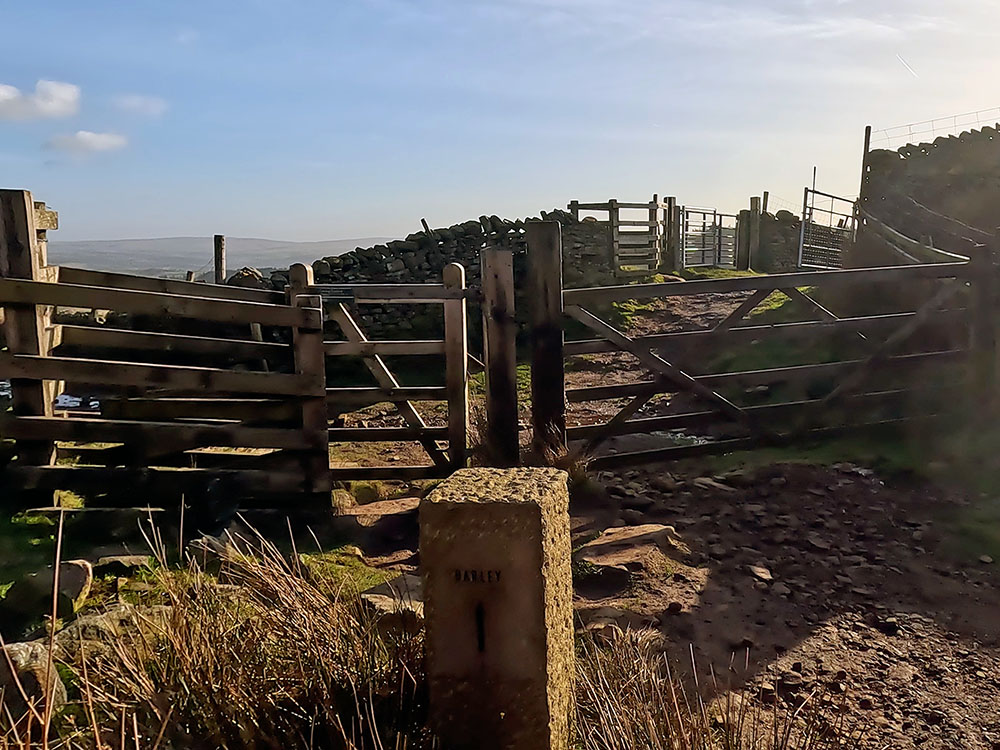 Stone Barley marker with wooden kissing gate and onward gate