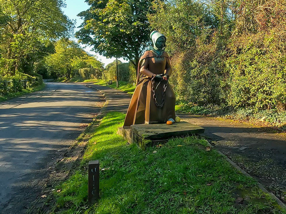 Alice Nutter statue in Roughlee
