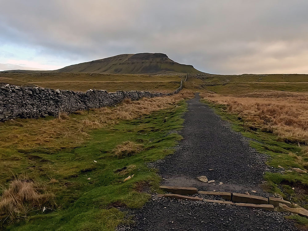 Path alongside wall heading to Pen-y-ghent