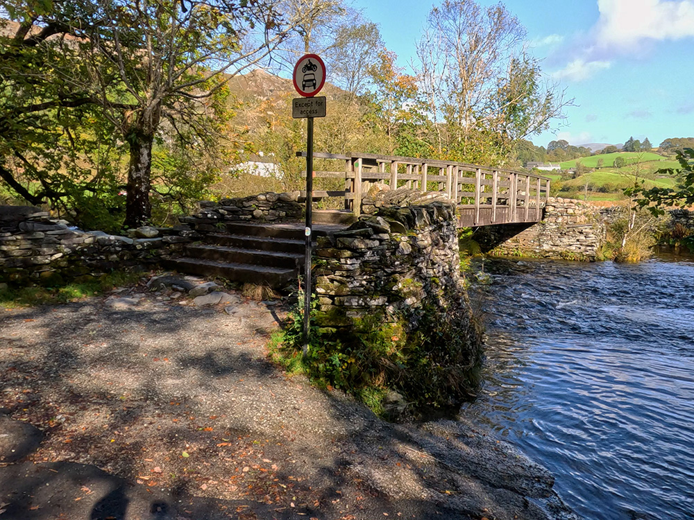 Meeting the footbridge across the river Brathey