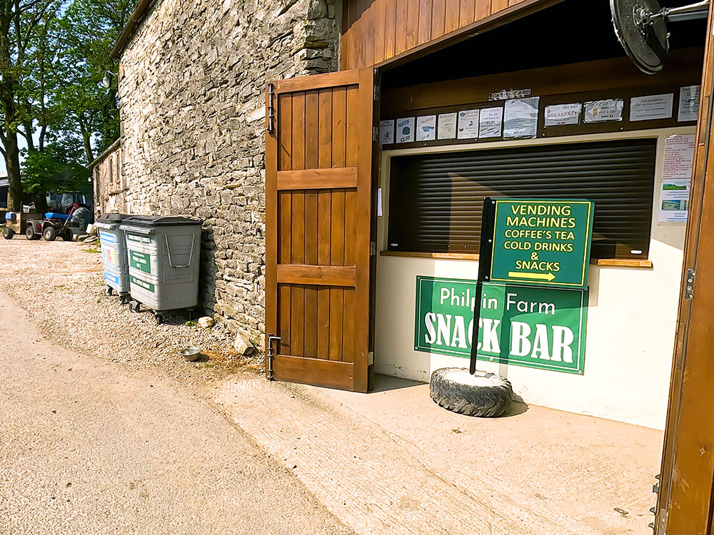 The path passing by Philpin Farm Snack Bar on Philpin Lane