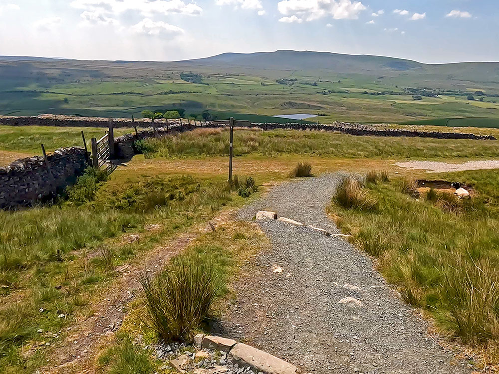 Where the path over Whitber Hill turns right upon meeting the Pennine Way again
